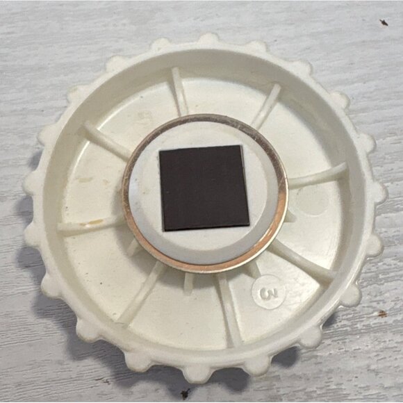 Vintage Pepsi Bottle Cap Shaped Magnet White With Red & Blue Logo Plastic 3" - Picture 4 of 4